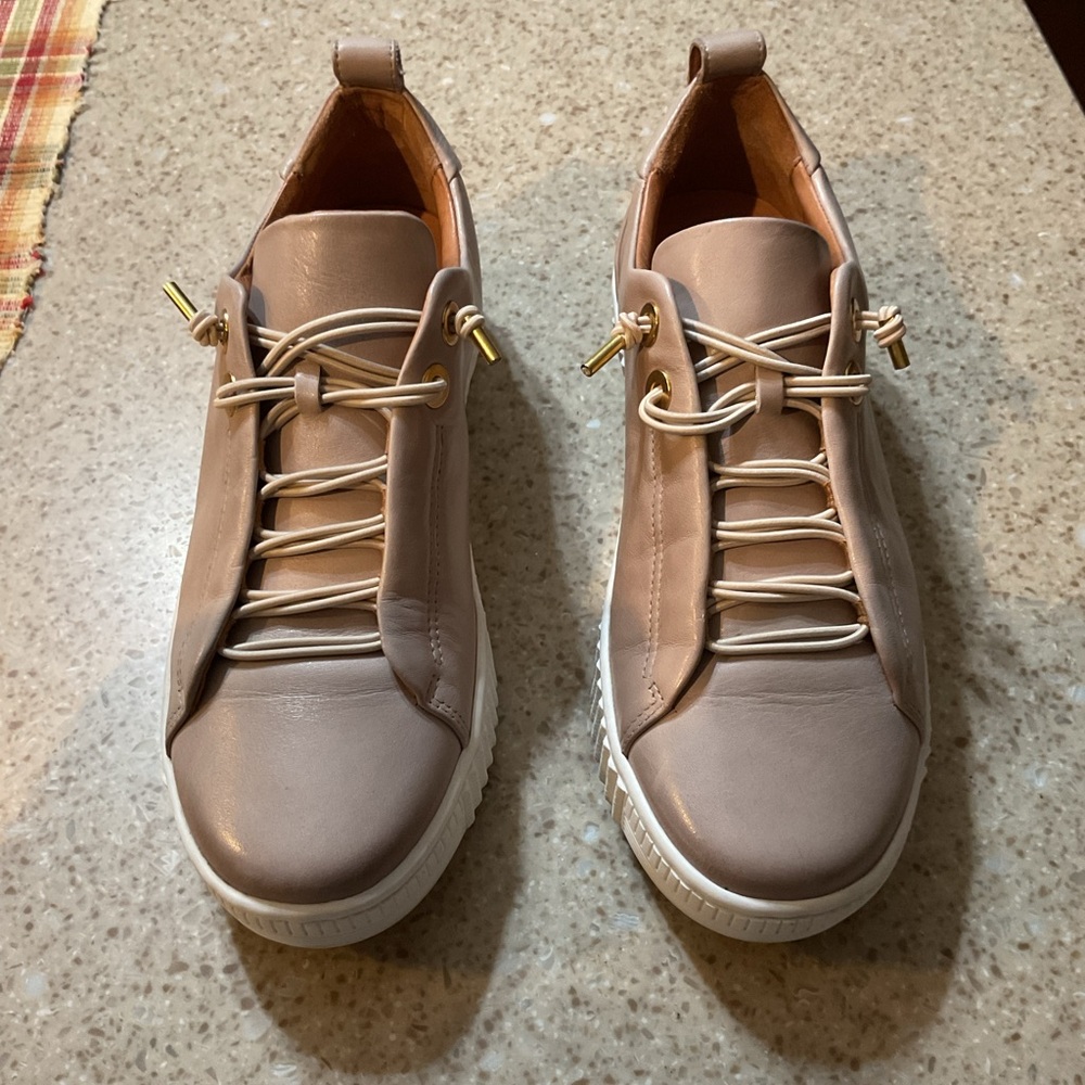 Stylish Tan Leather  women’s Shoes